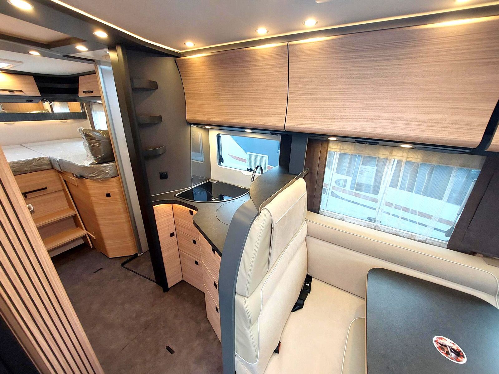 Fahrzeugabbildung Malibu I 470 RB LE K comfort Mercedes 2026 Assistenz