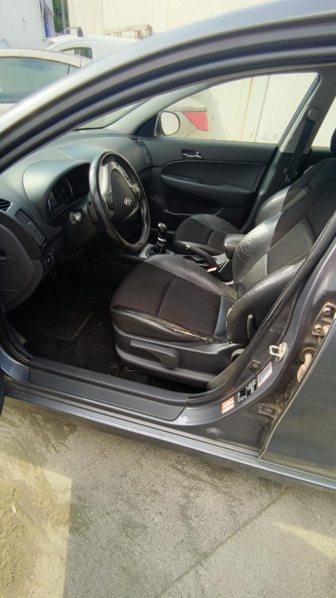 Hyundai i30 2011 — photo 9