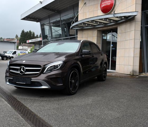MERCEDES-BENZ GLA220*4Matic*Kamera*Pano*Navi*AHK*Edition1*