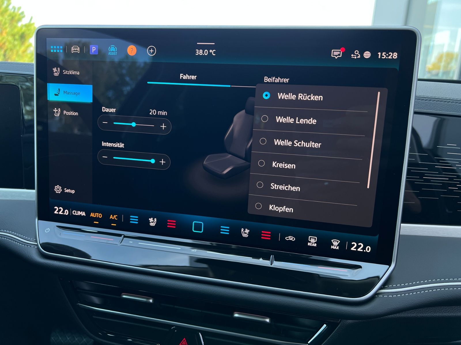 Fahrzeugabbildung Volkswagen Passat Variant Elegance 1.5 eTSI DSG *AHK,IQ-Lig
