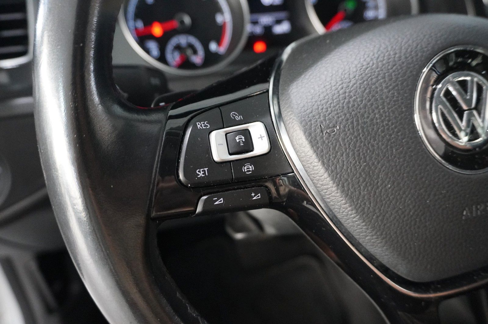 Fahrzeugabbildung Volkswagen Golf VII Lim. 2.0 TDI COMFORTL. DSG NAVI/LED/ACC