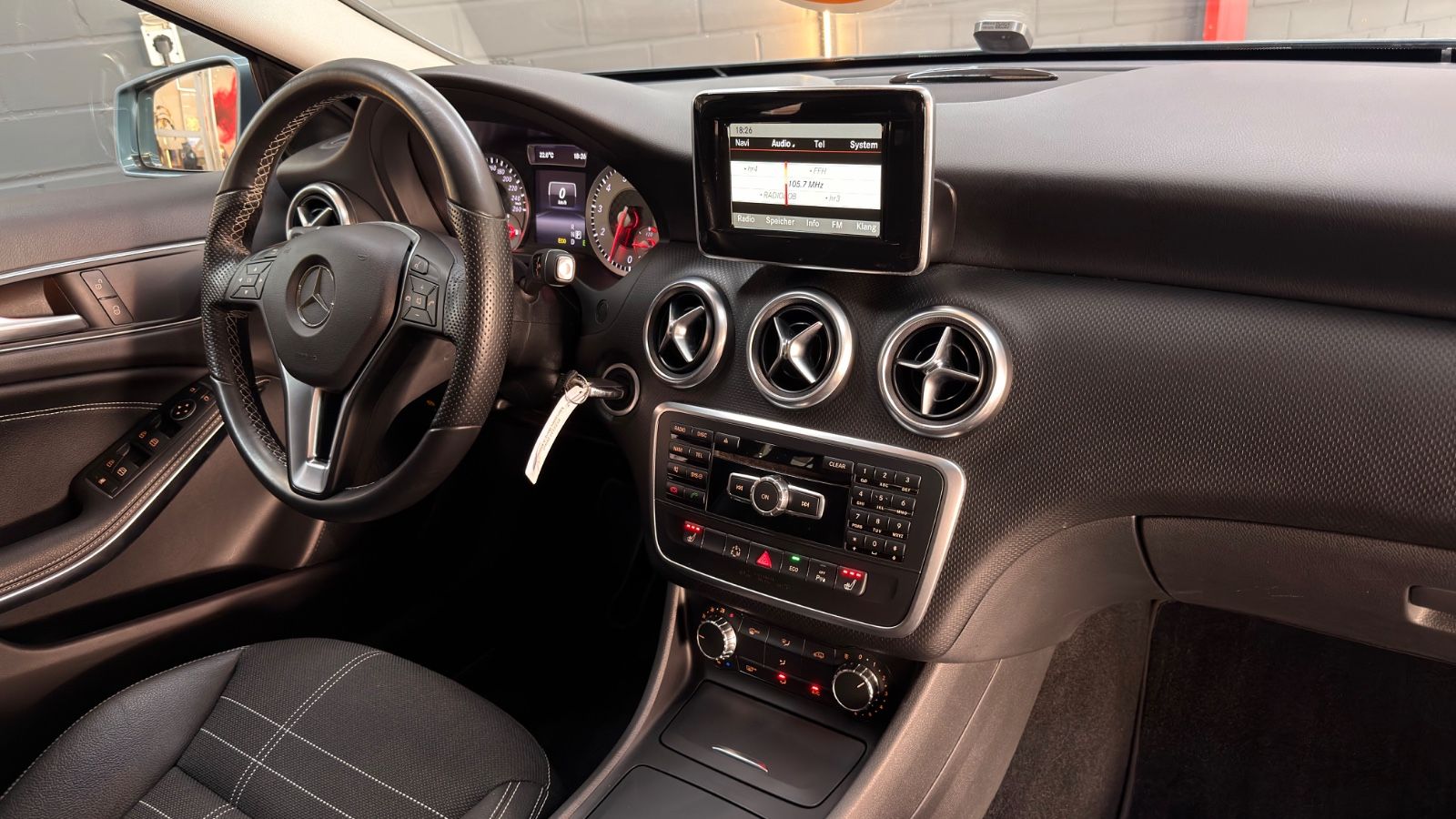 MERCEDES-BENZ A 180 A 180 Urban Kamara|LED|Xenon|Automatik Vorschau 24