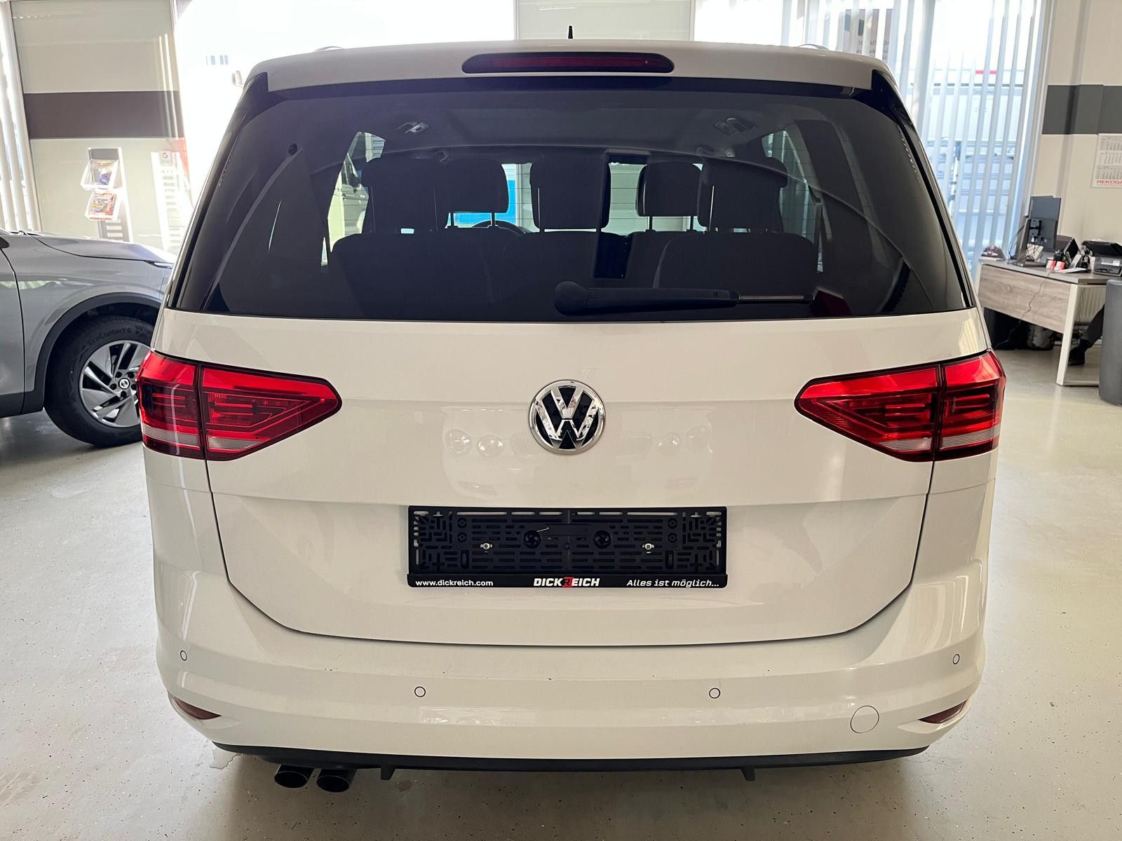 Fahrzeugabbildung Volkswagen Touran Highline PANO/NAVI/LED/4xSHZ/StHz/AHK/APP