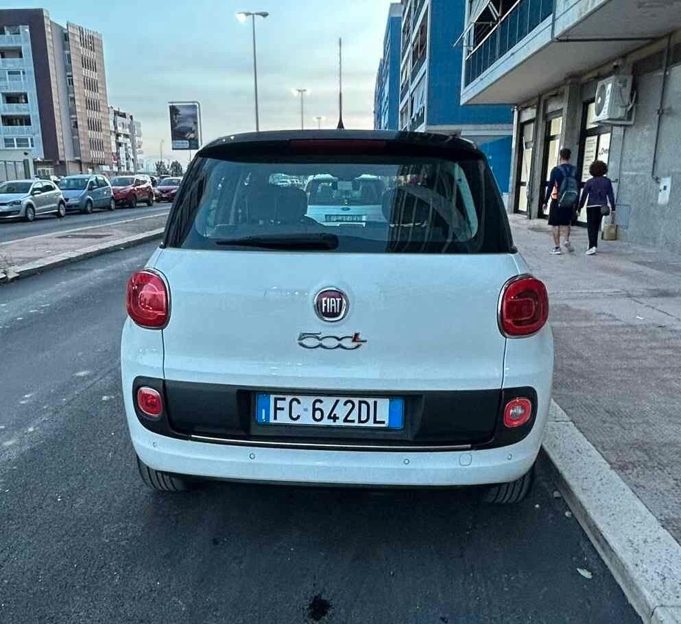 Fiat 500L 2014 — rear view