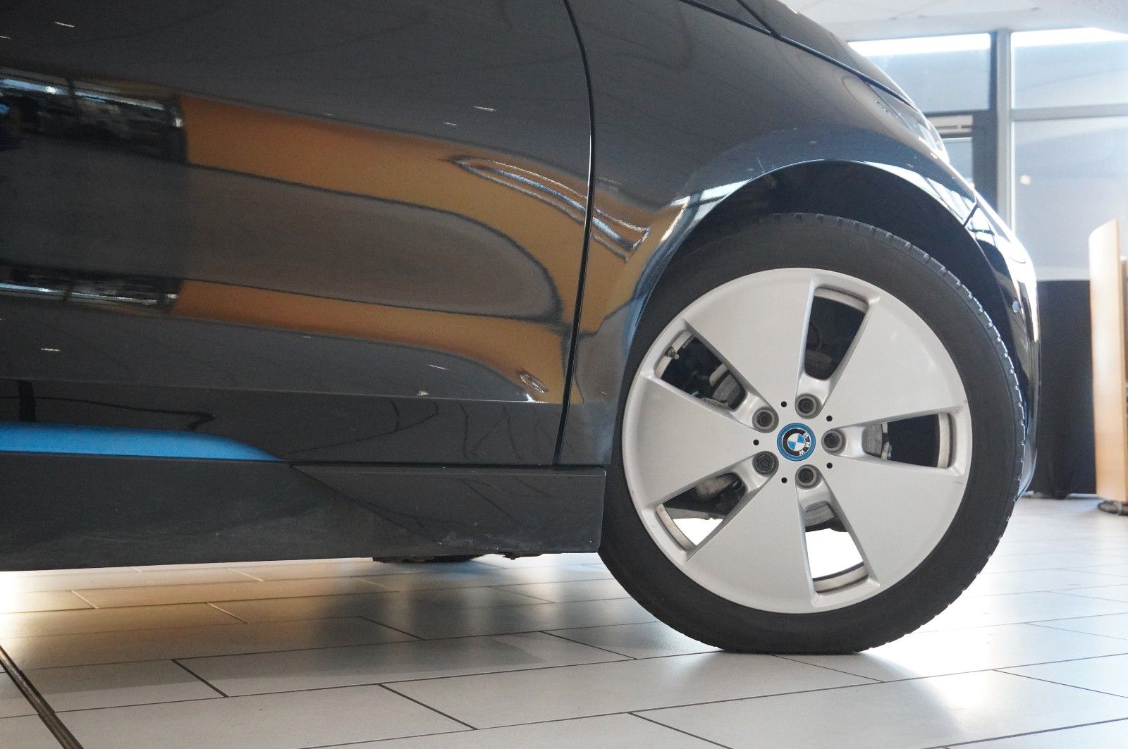 Fahrzeugabbildung BMW i3 120AH NAIVI/SPORT/WÄRMEP./LED/PDC/VIRT./SHZ