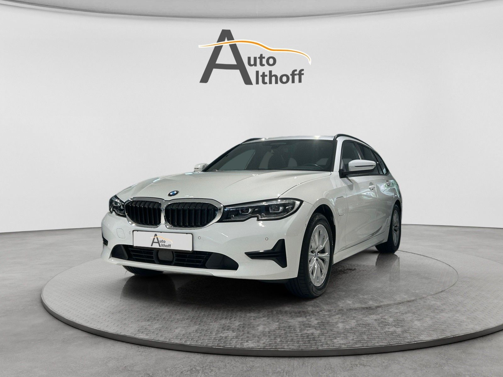 BMW 330e xDrive Touring Advantage PANO LED LIVE ACC foto 3