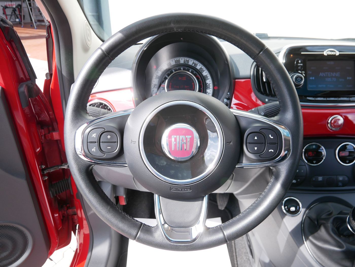 Fahrzeugabbildung Fiat 500 1.2 8V Lounge Panorama Sitzheiz PDC Klimaaut