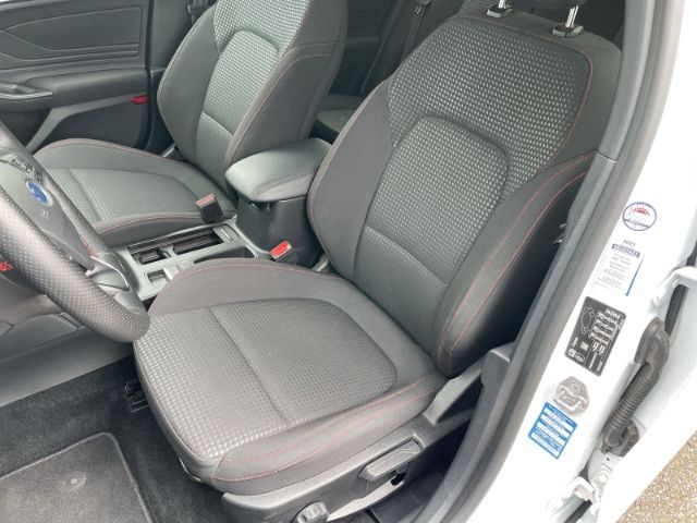 Fahrzeugabbildung Ford Focus 1.0 EcoBoost Mild-Hybrid, ST-Line AHK, Nav