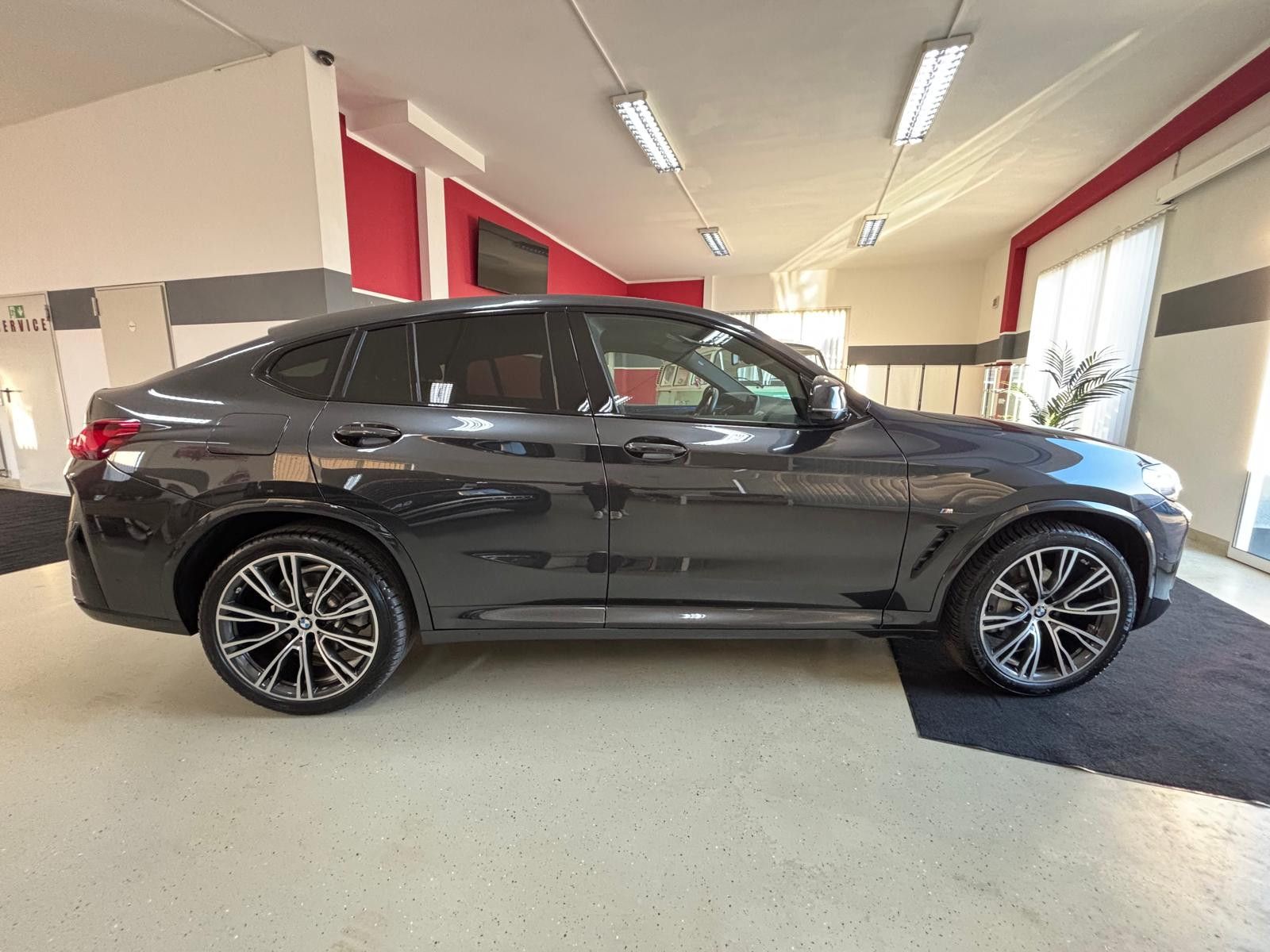 Fahrzeugabbildung BMW X4 xDrive 30 d M Sport PANO*MATRIX*HIFI*PROF*21"
