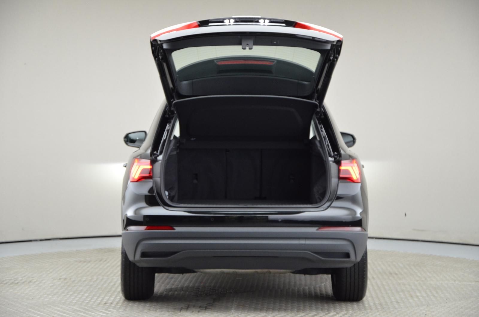 Fahrzeugabbildung Audi Q3 40 TFSI 140kW quattro S tronic Navi LED