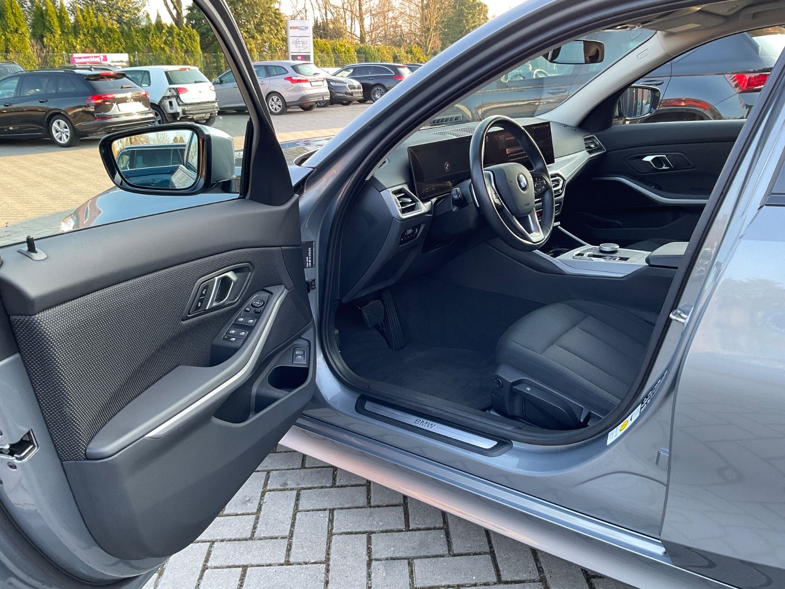 Fahrzeugabbildung BMW 320d xDrive Touring Advantage Automatic