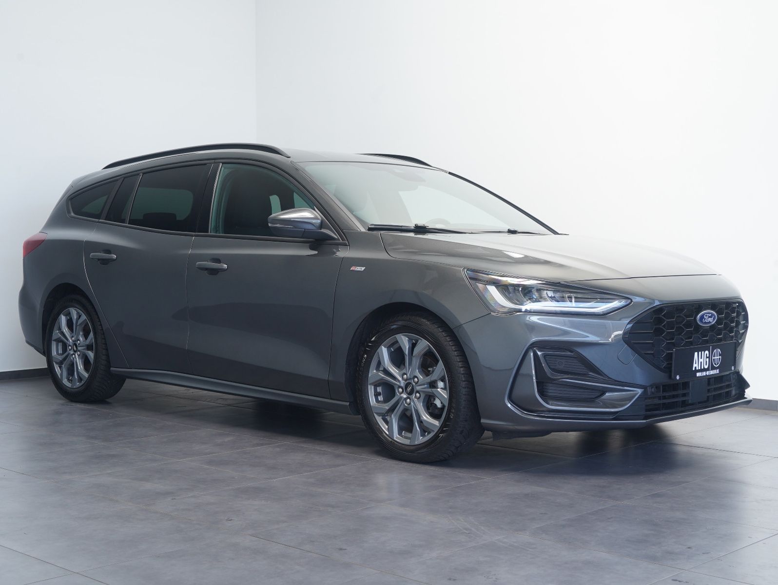 Fahrzeugabbildung Ford Focus Turnier ST-Line X 1.0 EcoBoost Mild-Hybrid