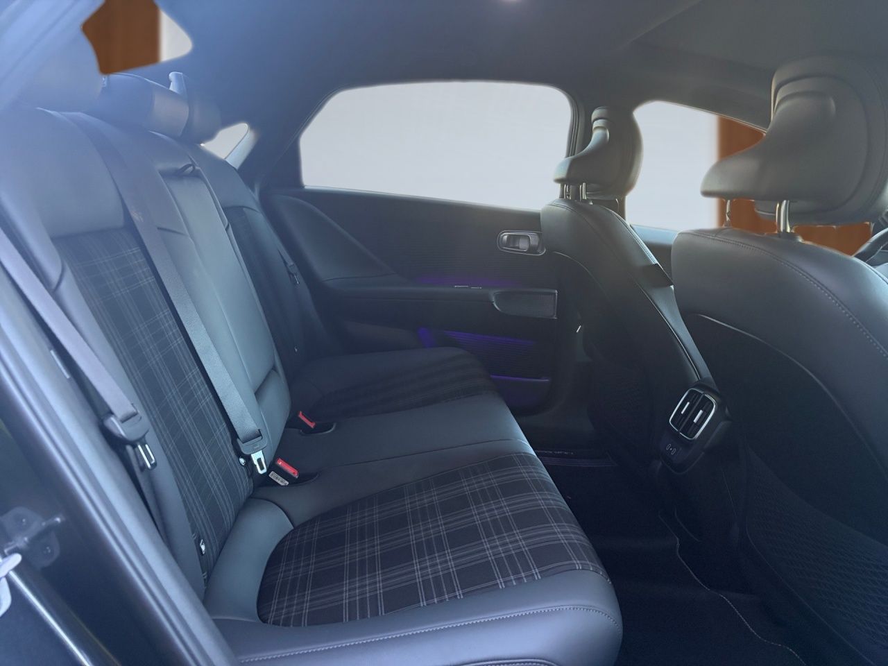 Fahrzeugabbildung Hyundai IONIQ 6 First Edition *77,4kWh*4WD*SHZ*LHZ*NAVI*