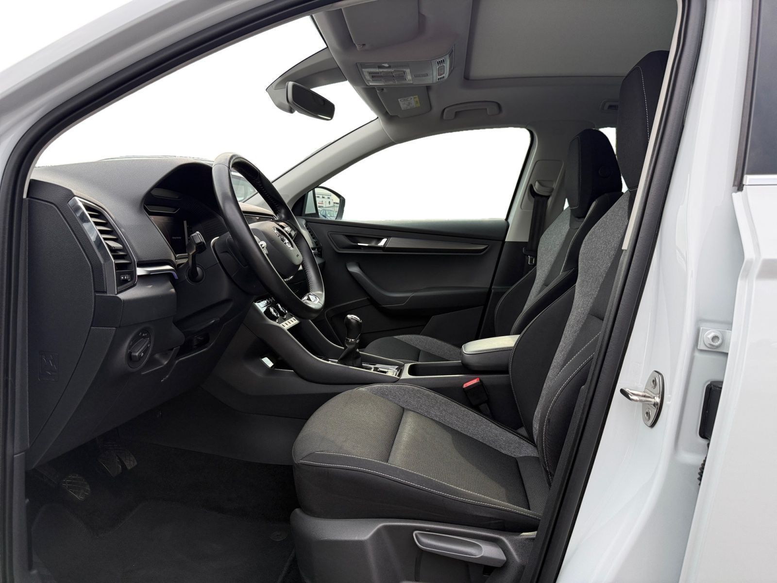 Fahrzeugabbildung SKODA Karoq 2.0 TDI Drive 125 PANO AHK LED