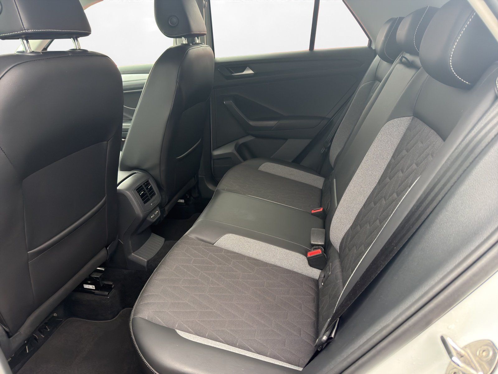 Volkswagen T-Roc - Bild 11