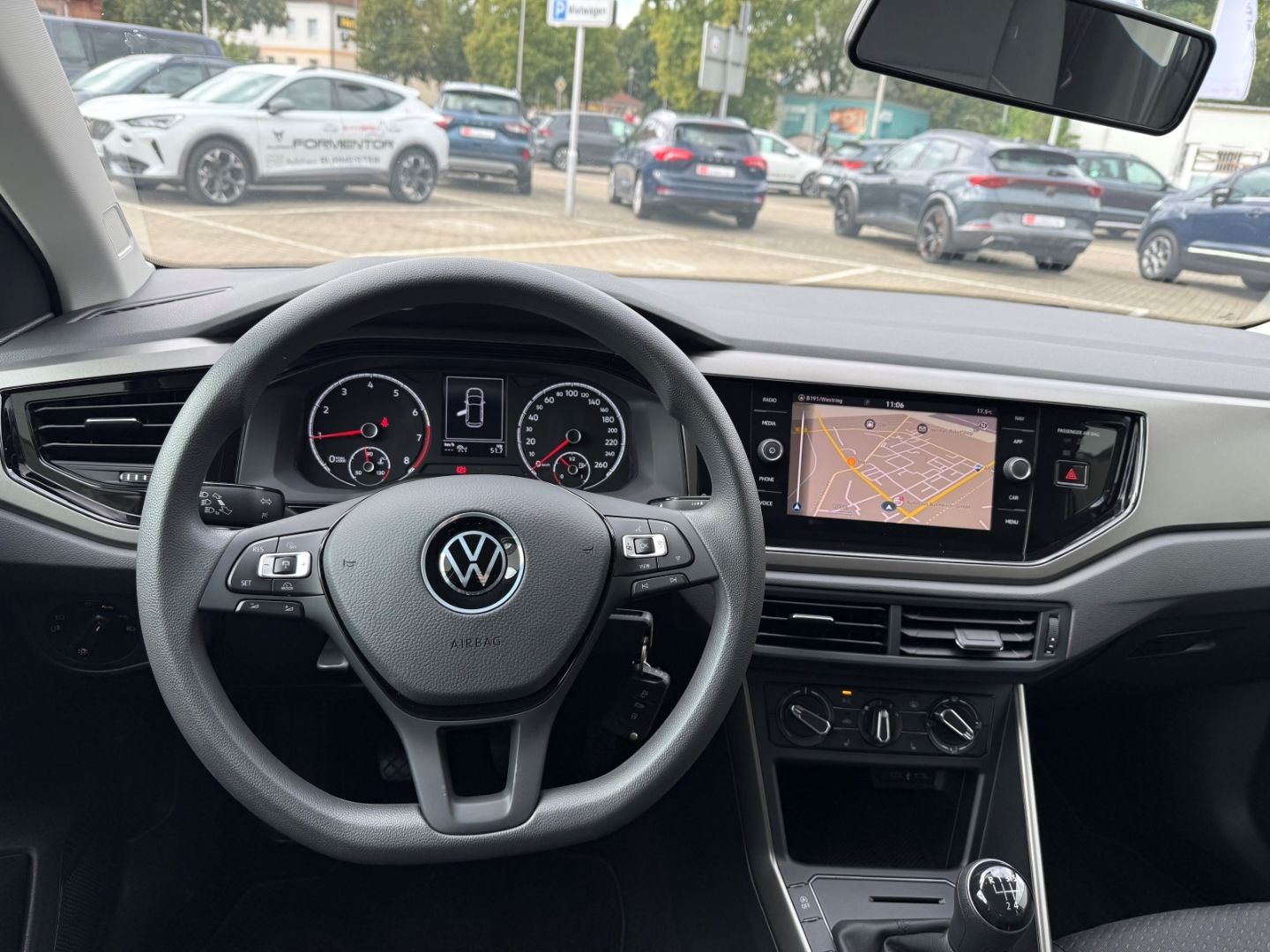 Fahrzeugabbildung Volkswagen Polo VI Comfortline Navi Kurv ACC WLAN DAB SHZ T