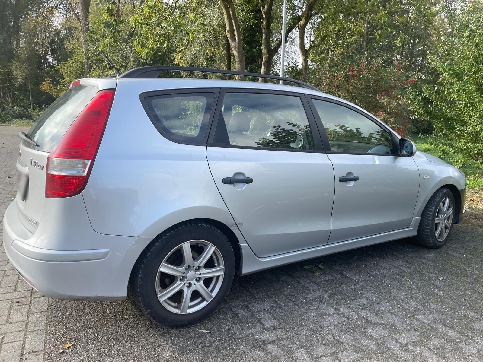 Hyundai i30 2010 — engine 90 HP (66kW)
