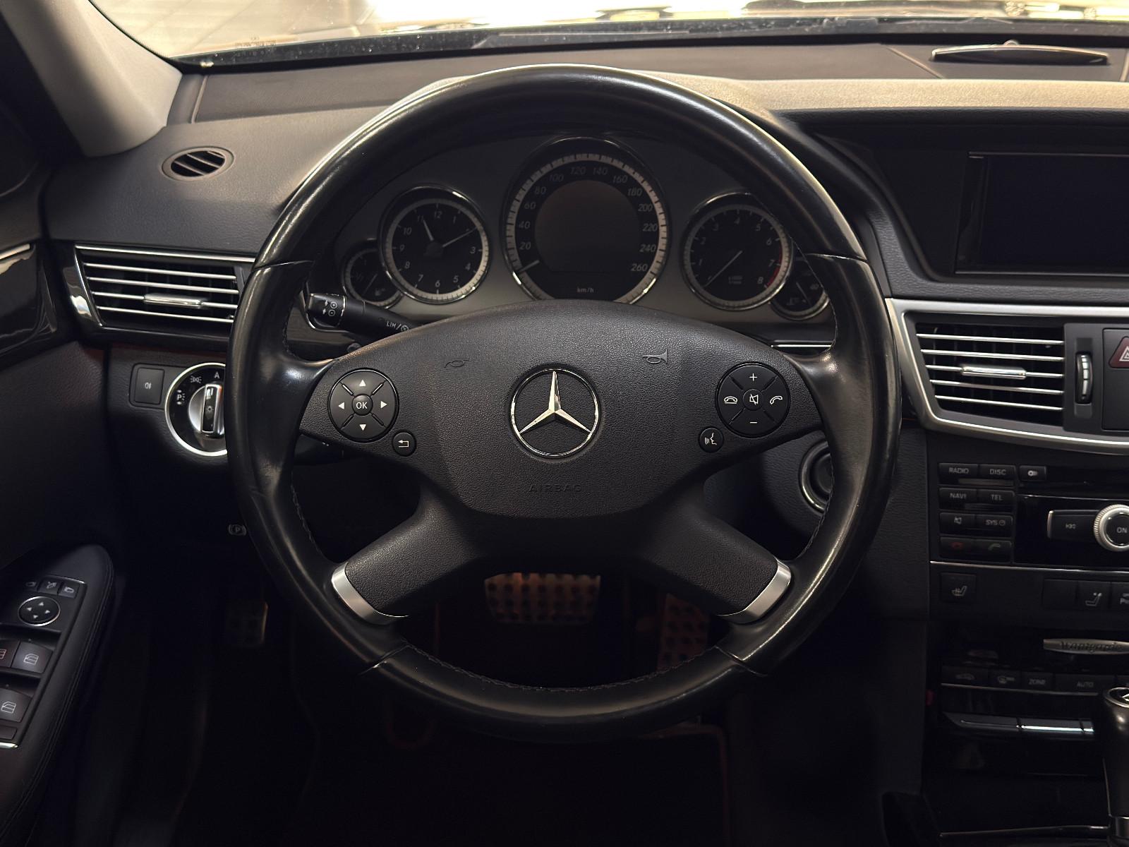 Mercedes-Benz E 200 Avantgarde, TÜV NEU,Automatik, Navi, Xenon