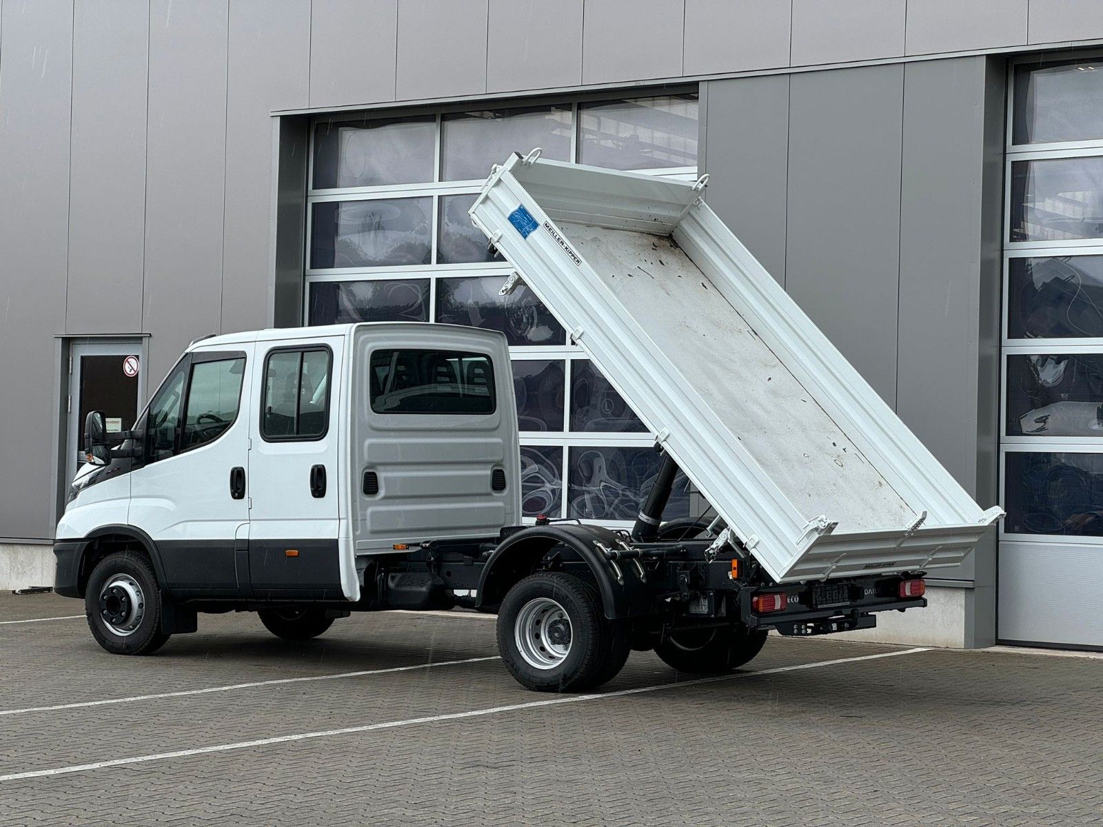 Fahrzeugabbildung Iveco Daily 70C18 MEILLER DOKA Nutzlast 3.430Kg