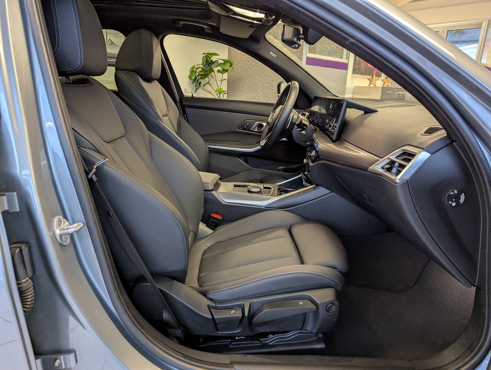 BMW 330 d xD M-Sport Pano Adaptiv M-Fahrwerk ACC AHK - Image 16