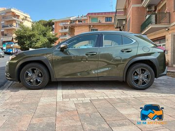 Lexus UX - 8