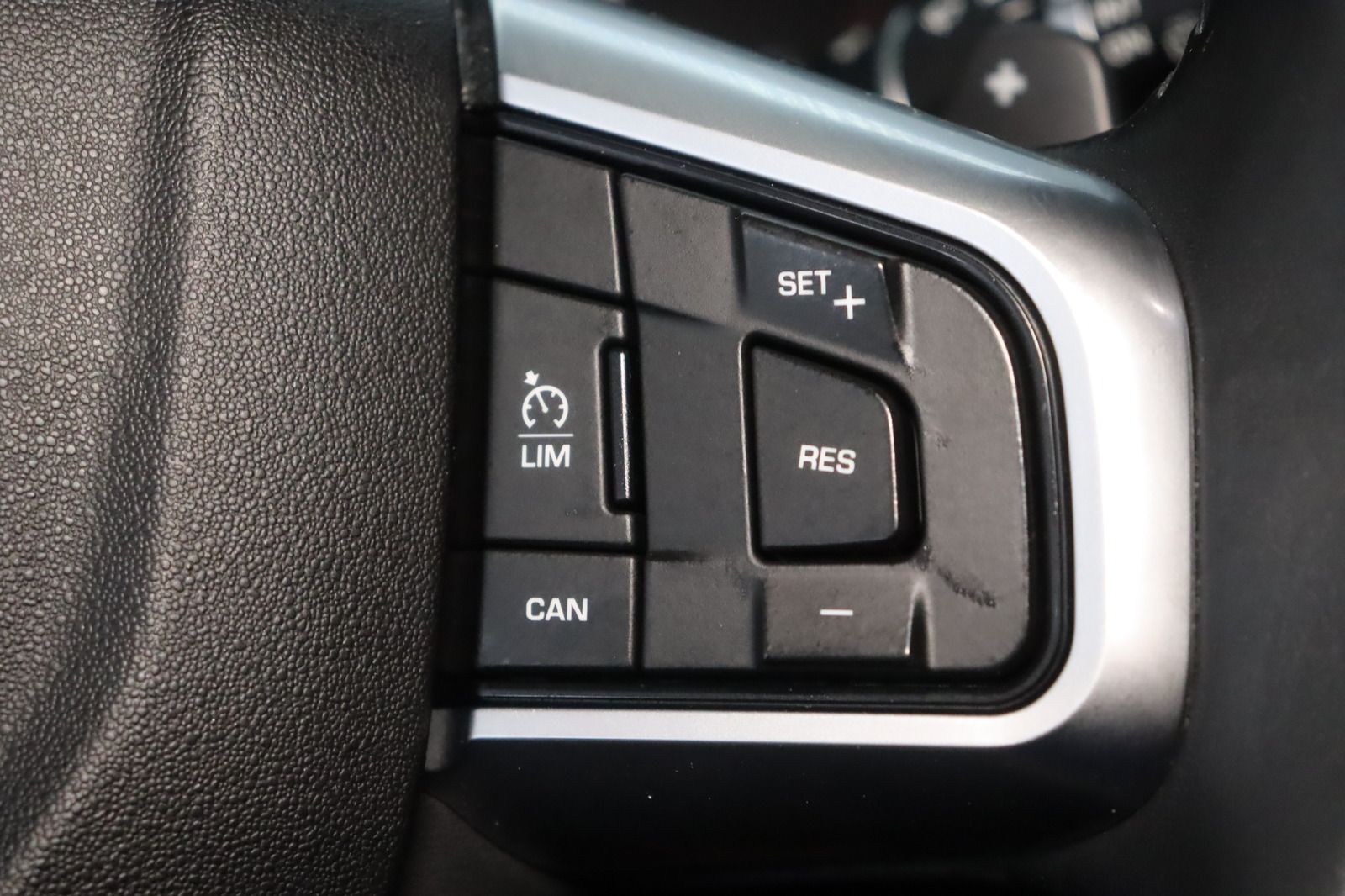 Fahrzeugabbildung Land Rover Discovery Sport 2.0 TD4 SE AWD