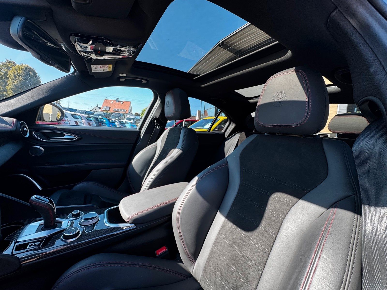 Fahrzeugabbildung Alfa Romeo Giulia 280 PS Q4 Estrema Panorama Navi Carbon