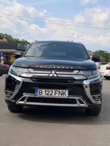 Mitsubishi Plug-in Hybrid Outlander - schwarze Mitsubishi Plug-in Hybrid Outlander