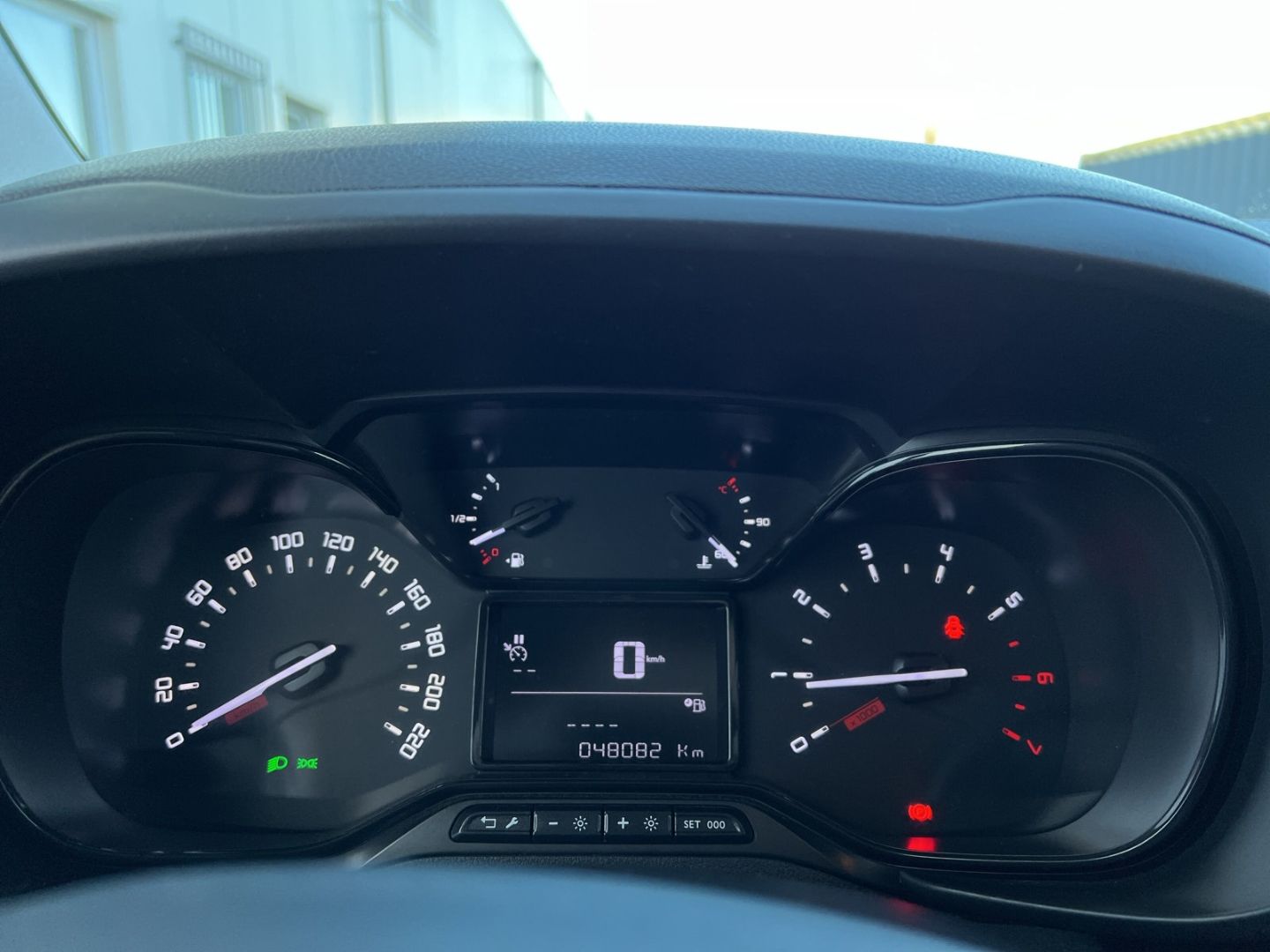 Fahrzeugabbildung Citroën Berlingo KW L1 1.5 Club M BlueHDi 100 S&S Temp.