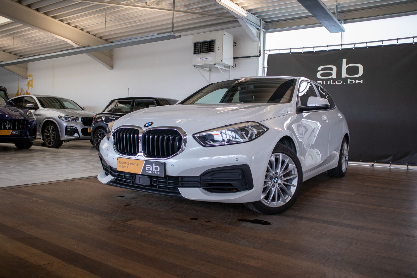 BMW 116 SPORTLINE, PANO, CARPLAY, ZETELVERWARMING, D