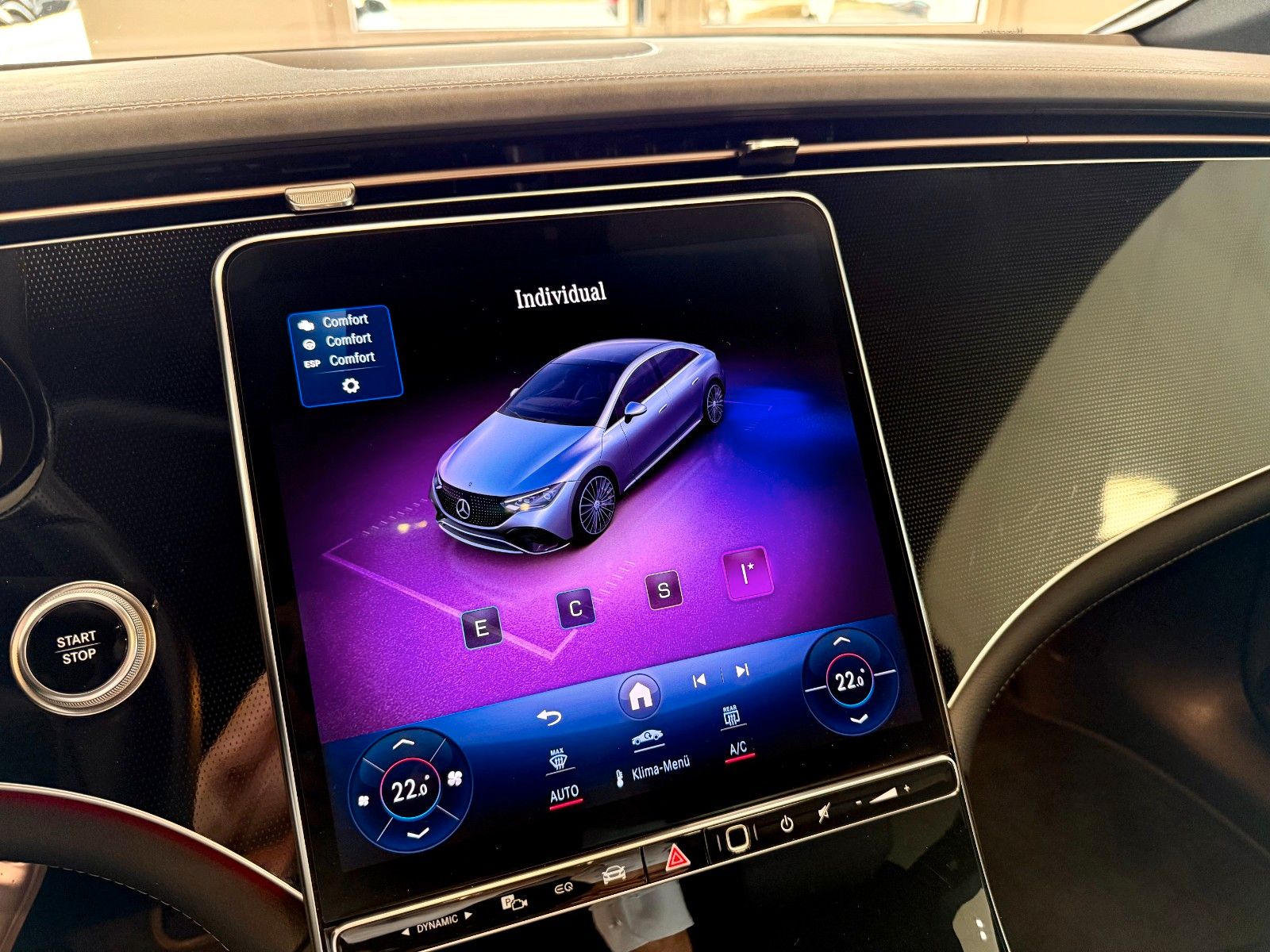 Fahrzeugabbildung Mercedes-Benz EQE 300 Electric Art Advanced/AHK/Kamera/19Zoll