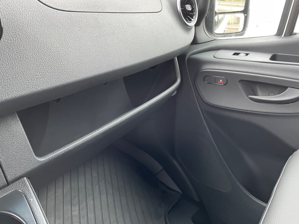 Fahrzeugabbildung Mercedes-Benz Sprinter 319 Kasten SELECT L4H2 4x4 LED AHK DIST