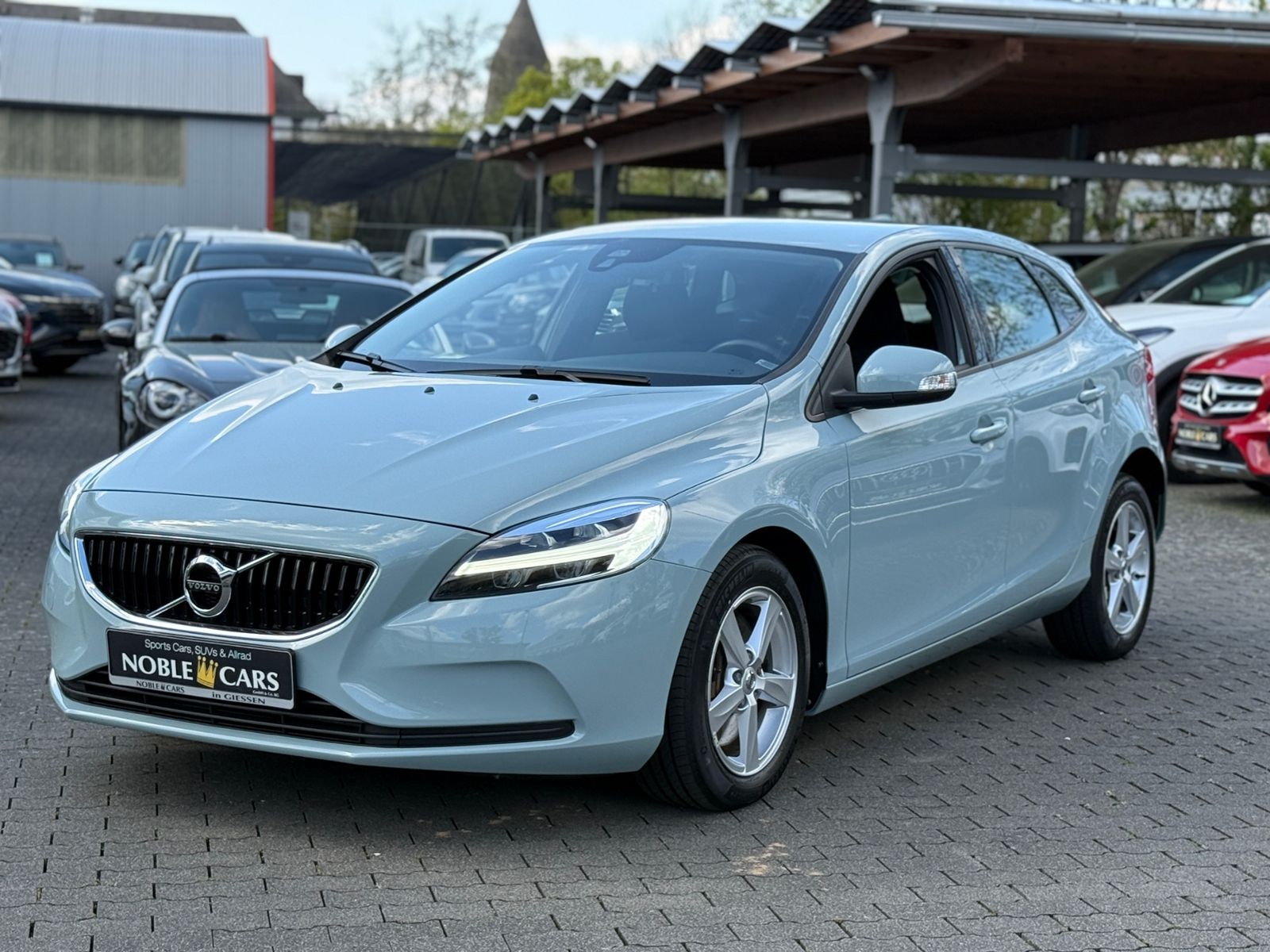 Fahrzeugabbildung Volvo V40 Kinetic SENSUS CONNECT LED SHZ PDC ALU