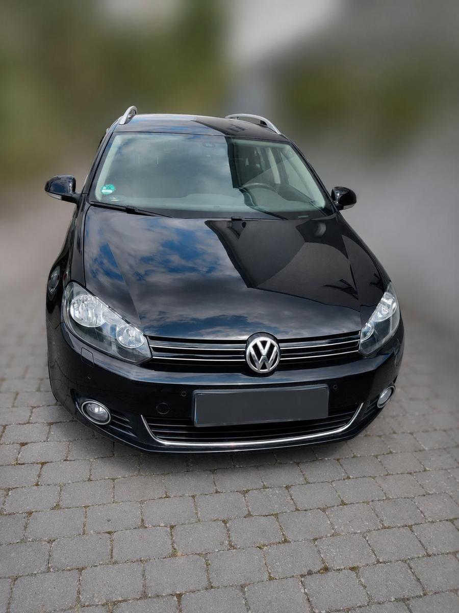 Volkswagen Golf 2011 — interior