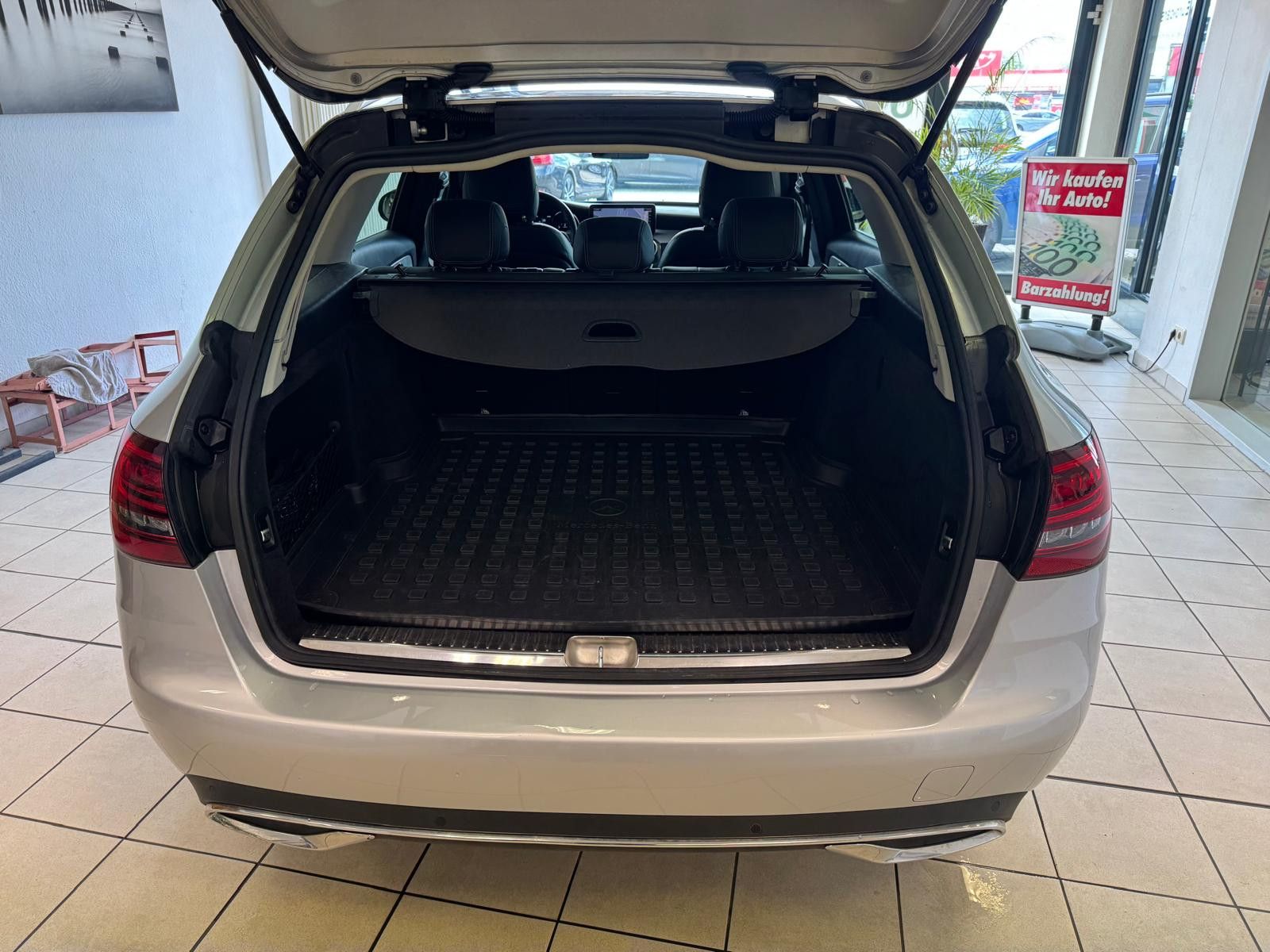 Fahrzeugabbildung Mercedes-Benz C 200 T-Modell AVANTGARDE/AHK/NAVI/KLIMA