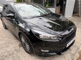Ford Focus ST-LINE/PDC/ACTIVE PARK ASSIST/ - Ford Focus mit Benzin-Antrieb: Kleinwagen
