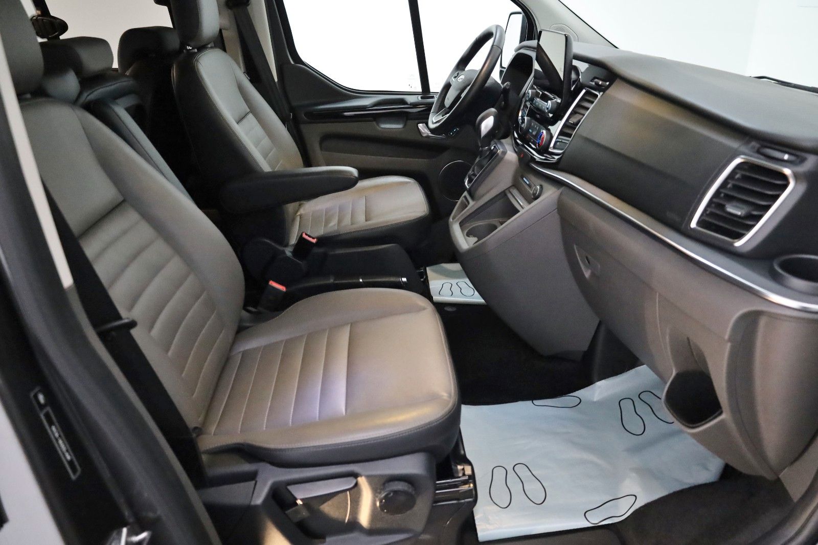 Fahrzeugabbildung Ford Transit Custom Titanium X Leder,Navi,ACC,8 Sitze
