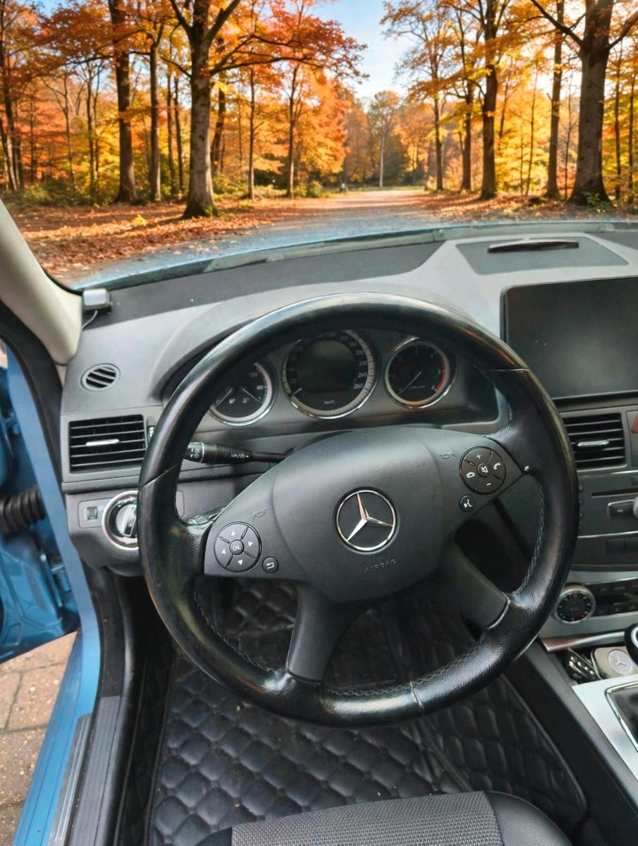 Mercedes-Benz C250 2009 — photo 9