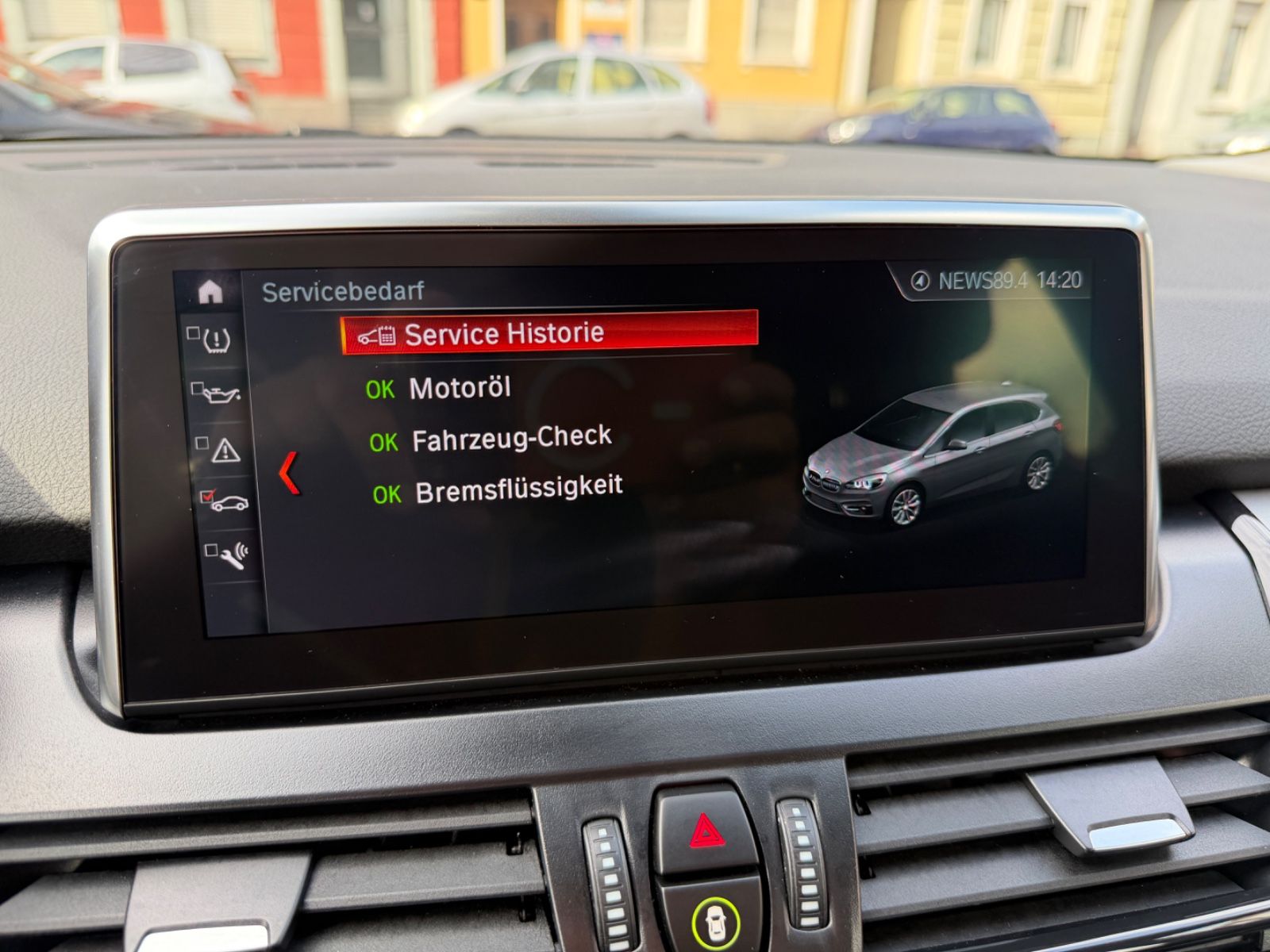 Fahrzeugabbildung BMW 220i Active Tourer NAVI AUTOMATIK LED 2-HAND