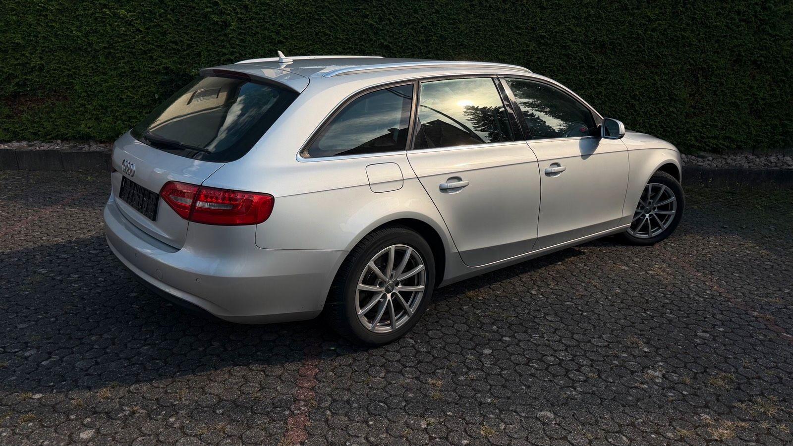 Audi A4 2012 — engine 177 HP (130kW)