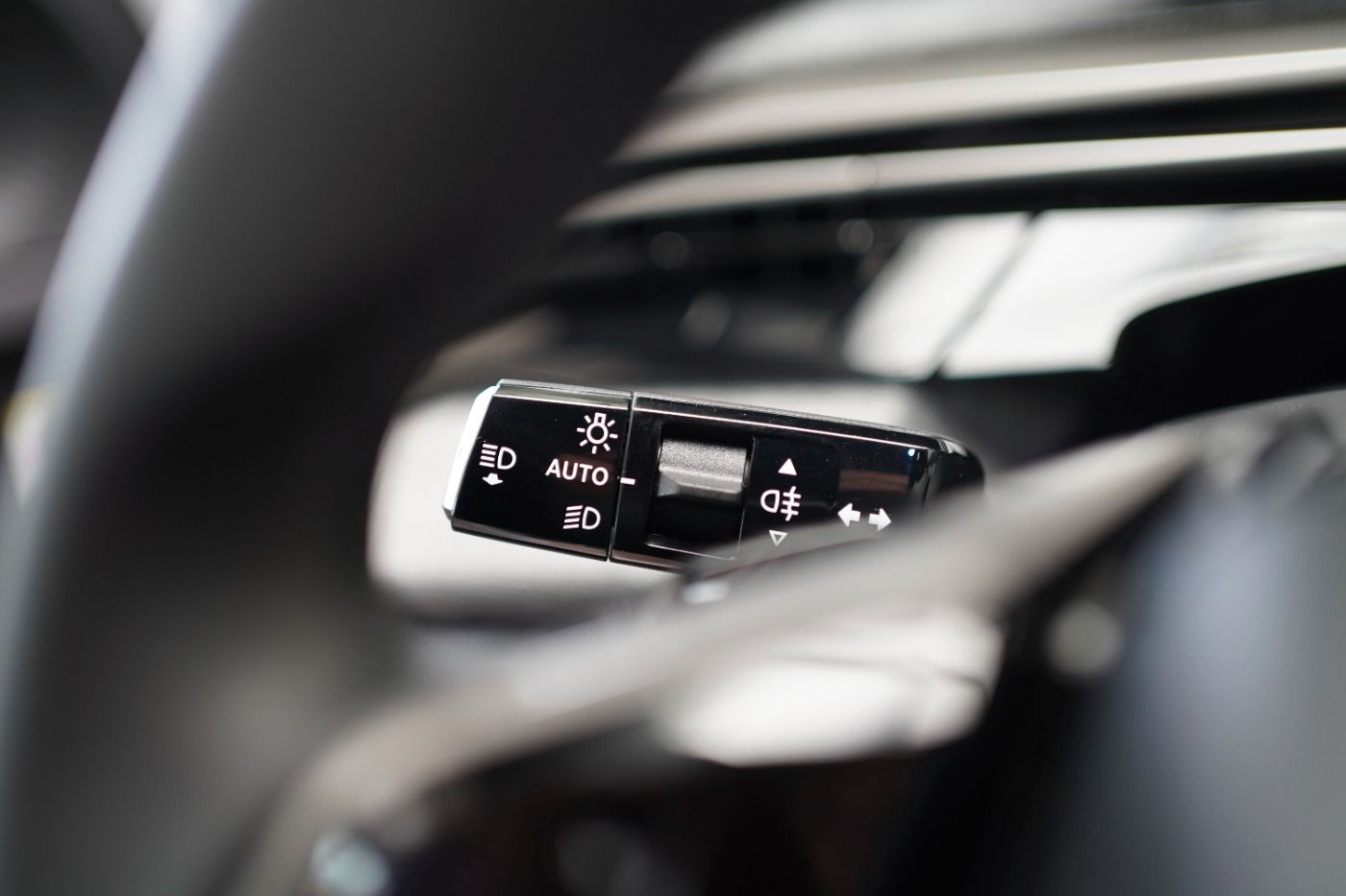 Fahrzeugabbildung Peugeot 5008 Allure Hybrid 145 e-DSC6 7 Sitzer Navi