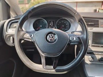 Volkswagen Golf - 10