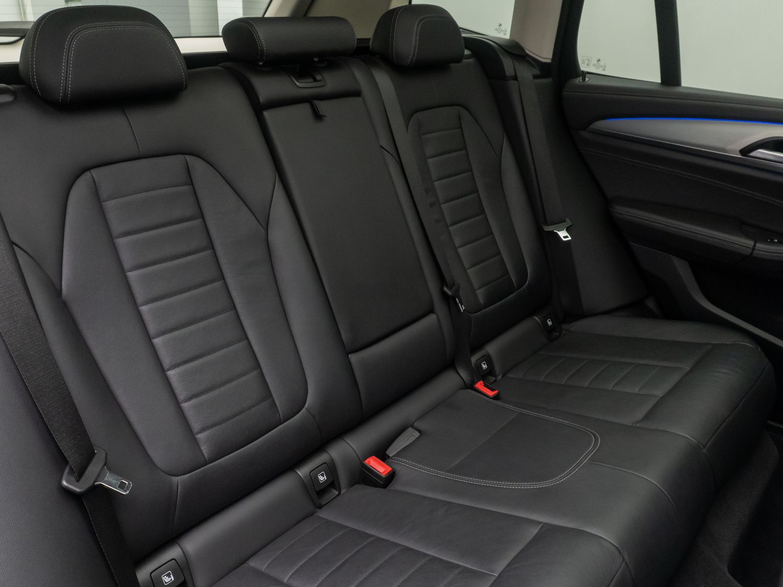 Fahrzeugabbildung BMW X3 xD30i Luxury Line AHK Panorama HUD DAB 21Zoll