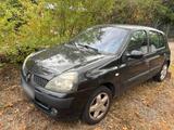 Renault Clio 2 - Renault Clio aus 2003 mit Diesel-Antrieb