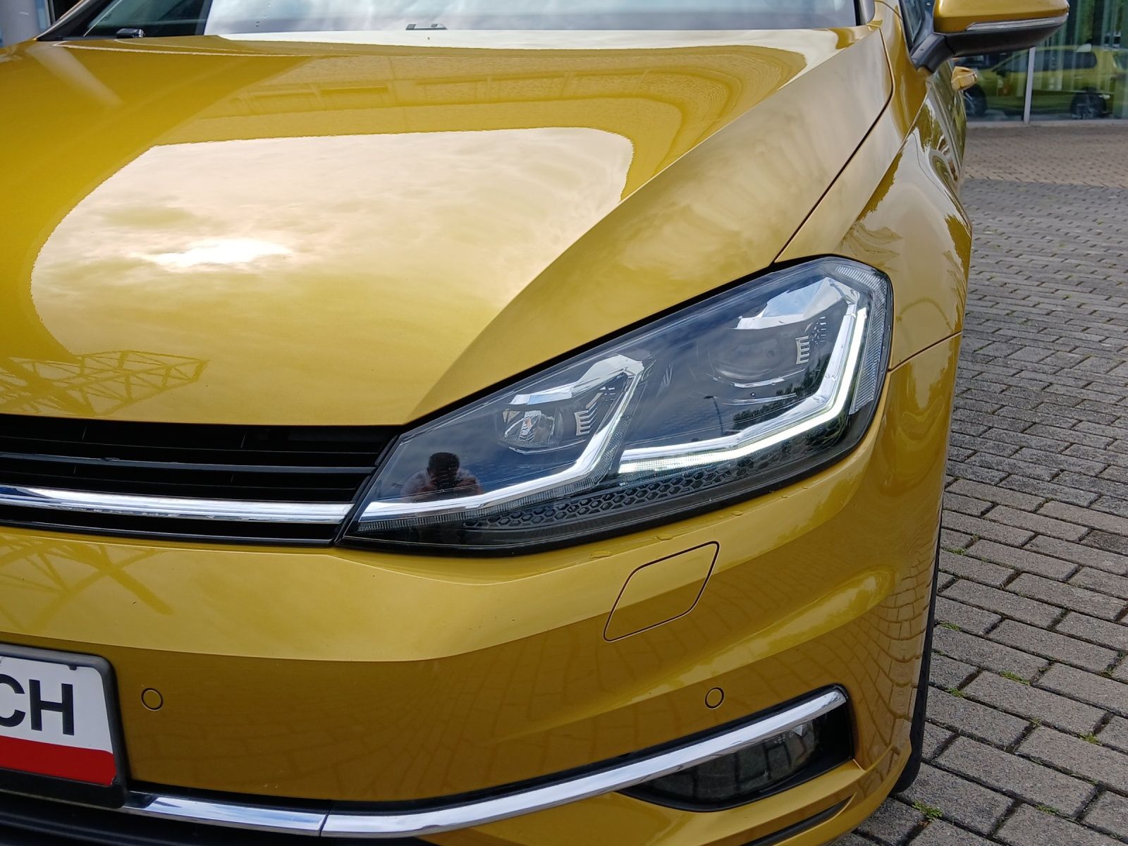 Fahrzeugabbildung Volkswagen Golf VII Variant TSI Highline LED Navi ACC SHZ R