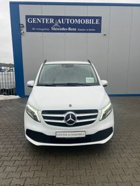 Mercedes V 220 - 2