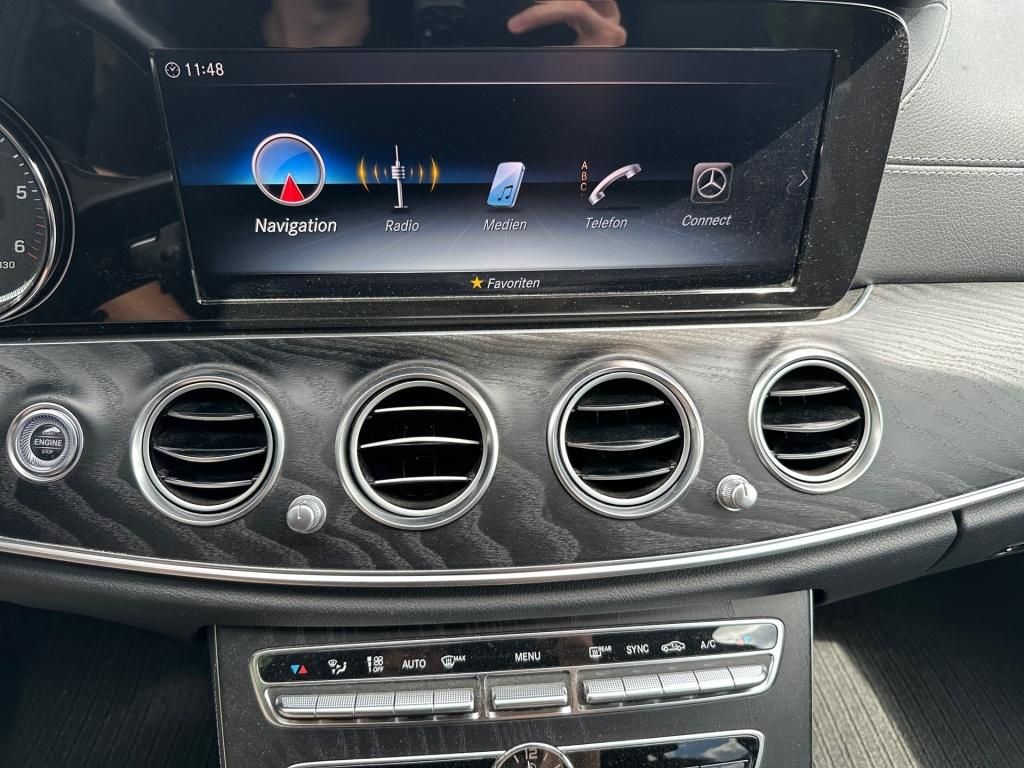 Fahrzeugabbildung Mercedes-Benz E300 dT AMG AHK Totwi. Ambie. LED SHZ Schiebe.