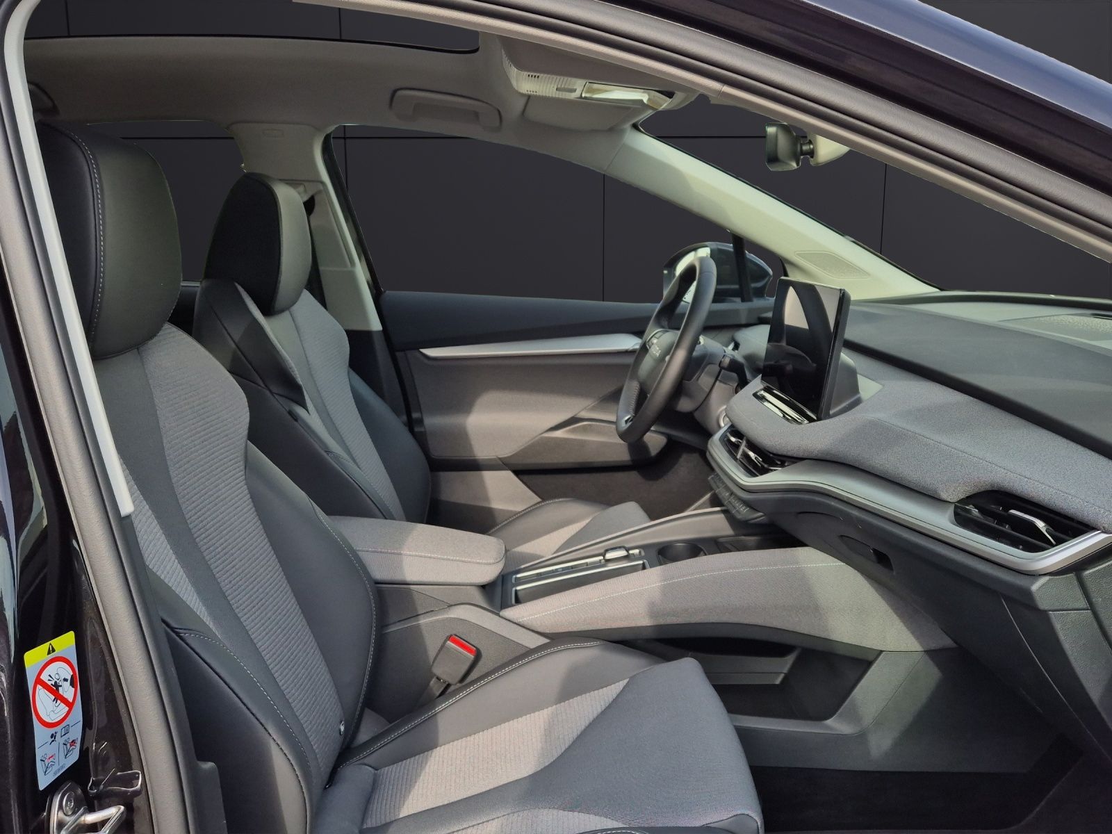 Fahrzeugabbildung SKODA Enyaq Coupé 85 Loft Matrix AHK WäPu Navi Pano AC