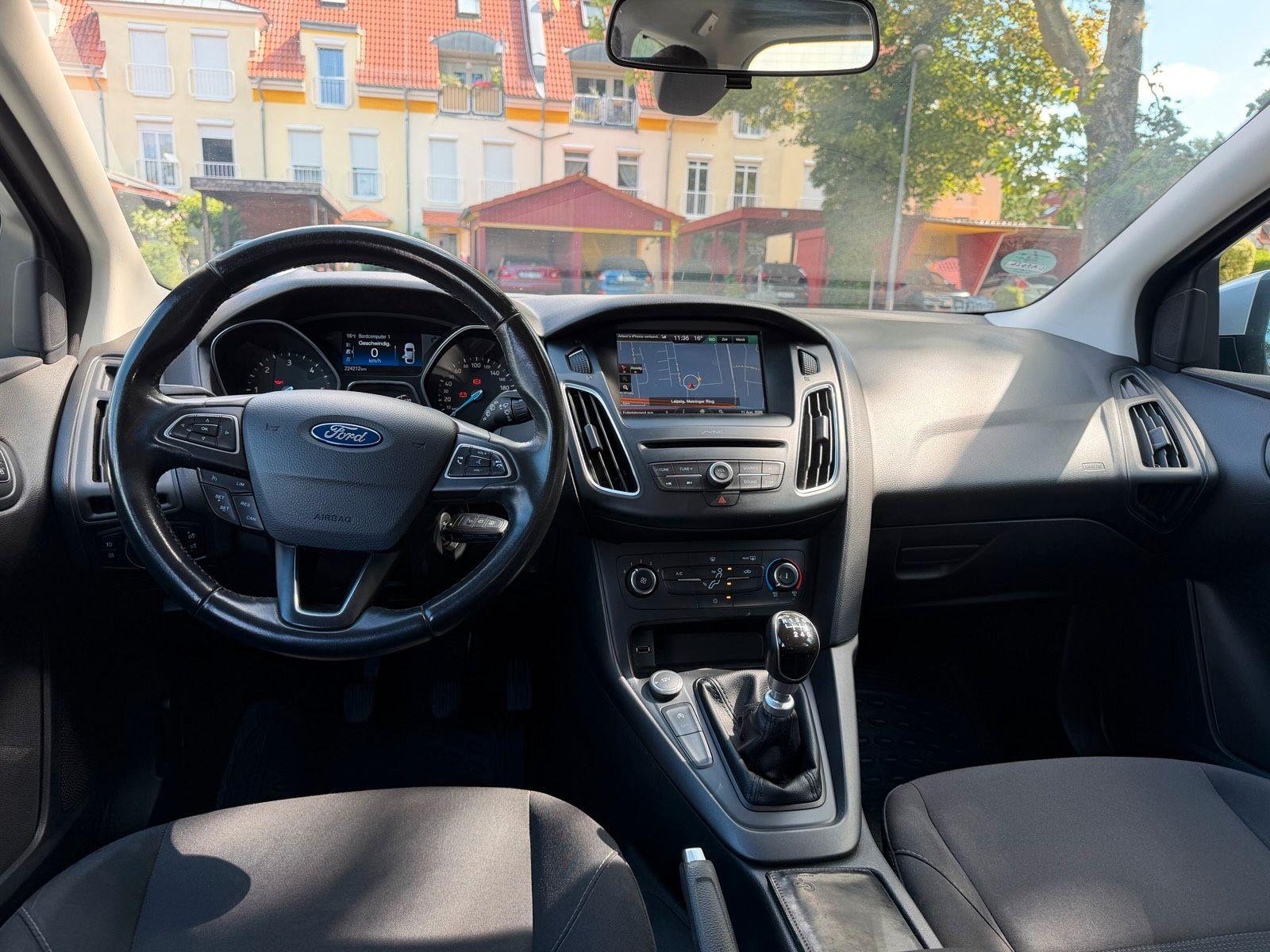 Ford Focus 2015 — photo 8