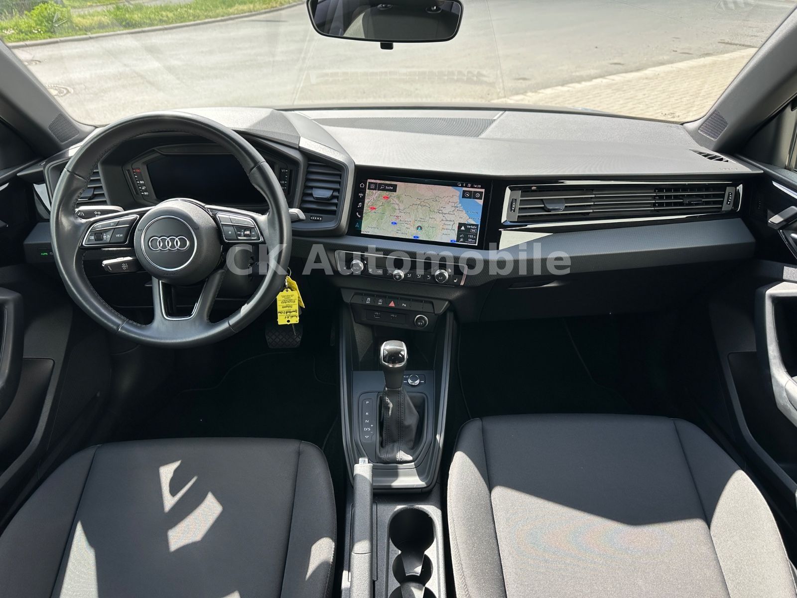 Fahrzeugabbildung Audi A1 Sportback 30 TFSI DSG S-Line/MMI Plus/PDC
